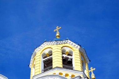 Ortodoks kilisesi ve kilise çanları üzerinde
