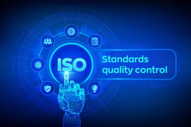 ISO standartları kalite kontrol garantisi garanti iş teknolojisi konsepti. ISO standartlaştırma sanayi hizmeti konsepti. Robot el dijital arayüze dokunuyor. Vektör illüstrasyonu.