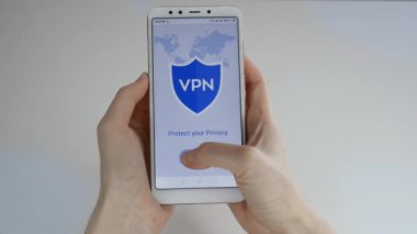 VPN. sanal özel ağ. Akıllı telefonda VPN 'i açma. Veri şifrelemesi. IP yerine. Siber güvenlik ve gizlilik. Kişisel veri koruması. Gizlilik Koruması.
