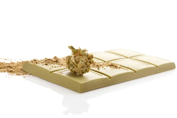 Zöld Kannabisz Csokoládé Blokkban Egészséges Marihuána Bud Elszigetelt Fehér Háttér — Stock Fotó