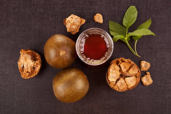 Luo Han Guo Namı Diğer Monk Meyvesi Siyah Arka Planda — Stok fotoğraf