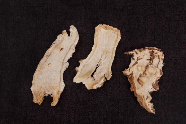 Felii Rădăcină Angelica Utilizate Medicina Tradițională Chineză Fundal Negru Tcm — Fotografie, imagine de stoc