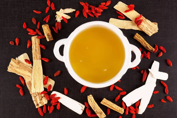 Diferentes Tipos Hierbas Medicinales Chinas Para Sopa Clara Sobre Fondo — Foto de Stock