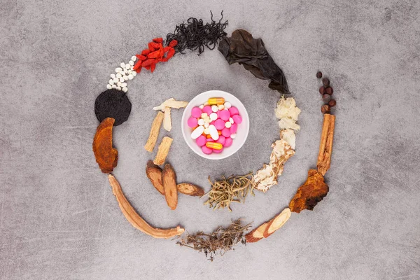 Batı ve geleneksel Çin tıbbı sarmal arka plan.