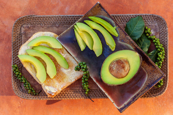 Avocado sandwich with ripe fresh blak pepper from above. — Stock Image Avocado Sandwich Ripe Fresh Blak Pepper Royalty Free Stock Images