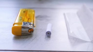 Kamera slayt üzerinde marihuana aksesuarlar