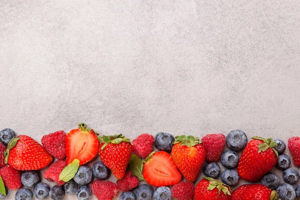 Delicious Berries Strawberries Blueberries Raspberries Healthy Summer Fruits Antioxidants — Stock Photo, Image