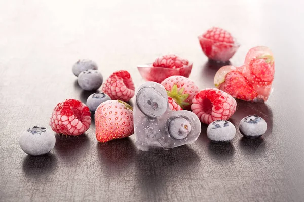 Deliziose Bacche Fragole Mirtilli Lamponi Congelati Frutti Estivi Sani Antiossidanti — Foto Stock
