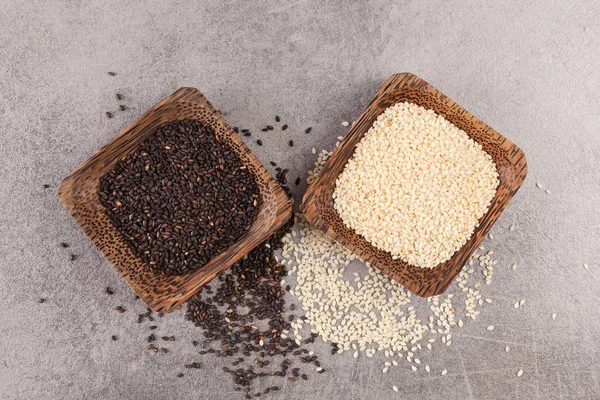 Schwarzer Und Weißer Sesam Holzschale Von Oben Zutat Zum Kochen — Stockfoto