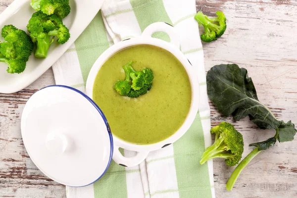 Broccoli Grädde Soppa Träbord Från Ovan — Gratis stockfoto