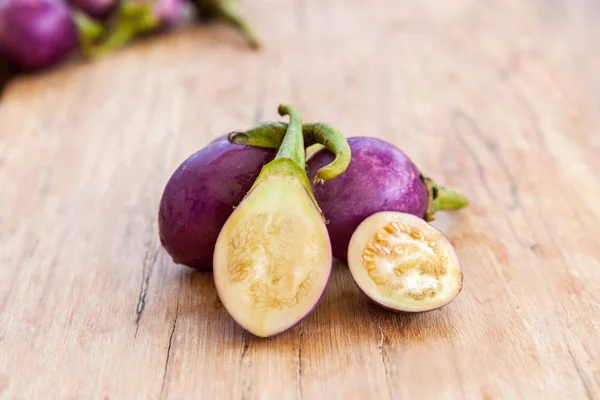 Fresh Baby Eggplants Wooden Table Healthy Vegetable Eating — Stock Photo, Image
