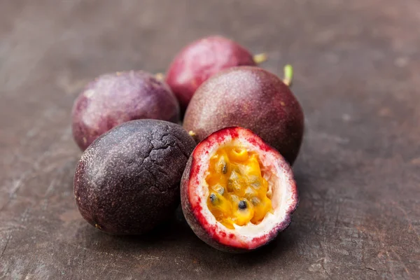 Fresh Passion Fruits Wooden Table — Stock Photo, Image