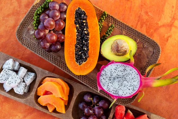 Fructe Tropicale Colorate Sănătoase Platouri Din Lemn Sus — Fotografie, imagine de stoc