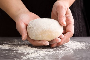 Şef para kazanıyor. Ekmek yapma.
