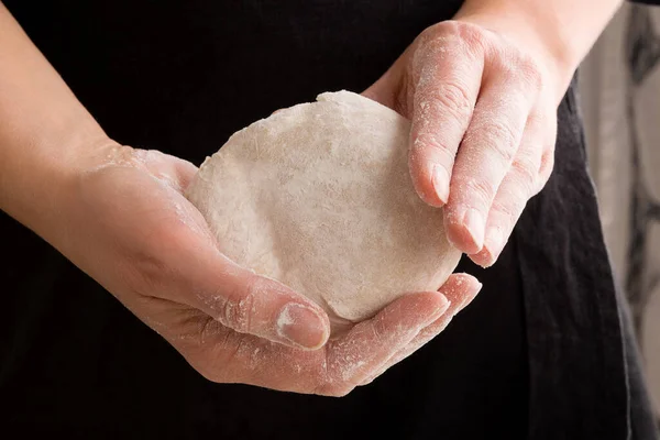 Ciasto Rękach Szefa Kuchni Pieczenie Chleba — Zdjęcie stockowe