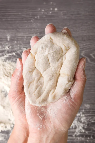 Masa Casera Mano Femenina Cocina Fondo Cocina Fabricación Pan —  Fotos de Stock