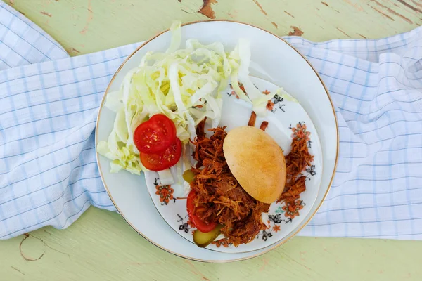 Pulled Pork Burger Auf Teller Sonnigen Tagen Von Oben Hintergrund — Stockfoto