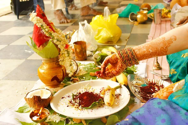 Hinduski Ślub Ręka Panna Młoda — Zdjęcie stockowe