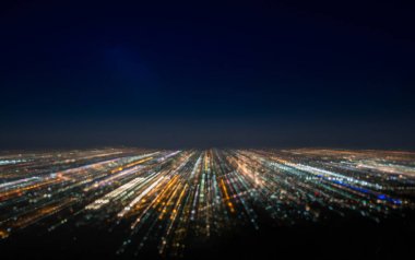 Soyut uzun pozlama, deneysel gerçeküstü fotoğraf, şehir ve araç ışıkları nigh at