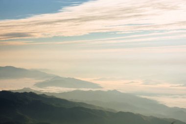 bulutlu ve sis Manzara, dağlar ve sis ile tepeler