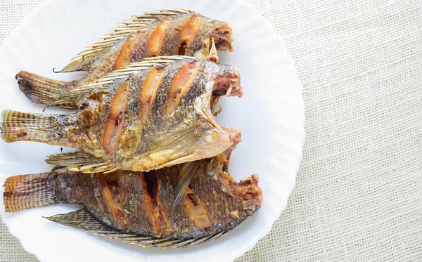 Balık soslu ve biberli kızarmış Tilapia Balığı