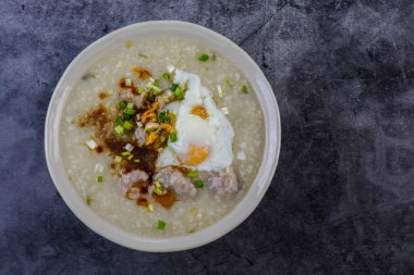 Congee, kıyma domuz eti ile Pirinç lapası, haşlanmış yumurta, br için büyük