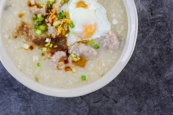 Congee, kıyma domuz eti ile Pirinç lapası, haşlanmış yumurta, br için büyük