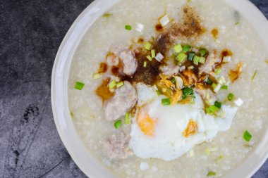 Congee, kıyma domuz eti ile Pirinç lapası, haşlanmış yumurta, br için büyük