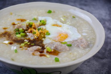 Congee, kıyma domuz eti ile Pirinç lapası, haşlanmış yumurta, br için büyük