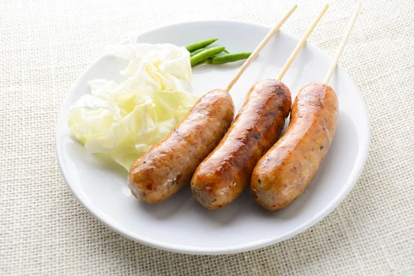 Tay Baharatlı Sosis, çeşitli karışık kıyılmış domuz eti yapılmış 