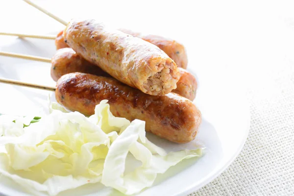 Tay Baharatlı Sosis, çeşitli karışık kıyılmış domuz eti yapılmış 