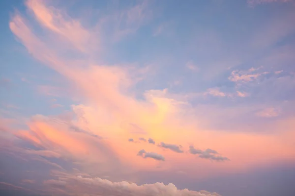 Clouds in blue sky in a clear day — Stock Photo, Image