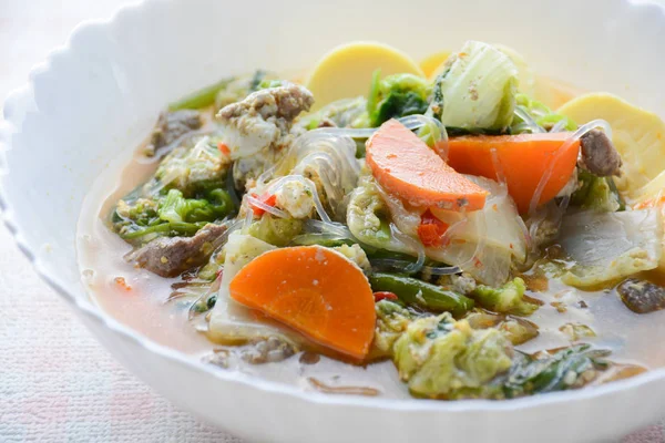 Sukiyaki ile afiyet olsun, Japonlar için sağlıklı bir yemektir.