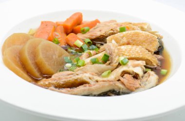 Soya soslu soya balığı, sebzeli balık çorbası.