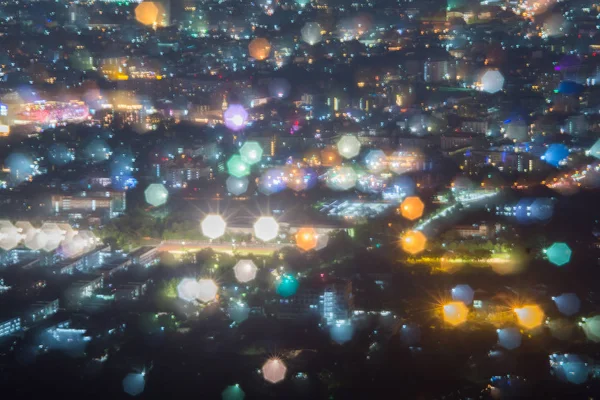 Resumen, Hermoso paisaje bokeh de la ciudad por la noche, Bokeh ligh — Foto de Stock