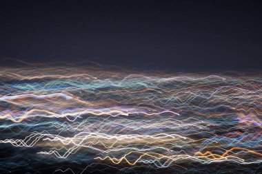 Soyut uzun pozlama, deneysel gerçeküstü fotoğraf, şehir ve veh