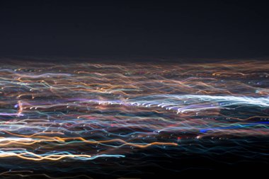 Soyut uzun pozlama, deneysel gerçeküstü fotoğraf, şehir ve veh