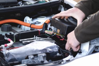 Mekanik elektrikli araba sigorta araba sigorta kontrol.