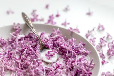 Muhteşem koku ile leylak şeker ev yapımı hazırlanması