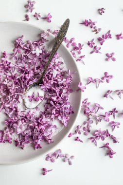 Muhteşem koku ile leylak şeker ev yapımı hazırlanması