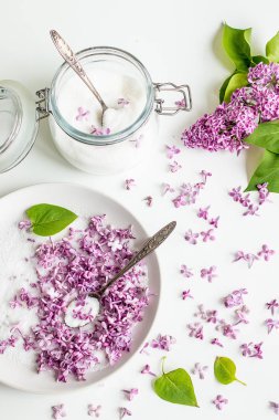 Muhteşem koku ile leylak şeker ev yapımı hazırlanması