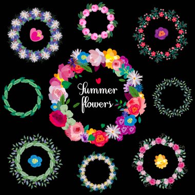 Güzel çiçek çelenk koleksiyonu. Farklı tasarımlar için çiçek çerçeveleri büyük bir set. Düğün davetiyeleri, tebrik kartları ve daha fazlası için idealdir.