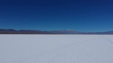 Salinas Grandes Arjantin üzerinde yükselen drone görüntüleri