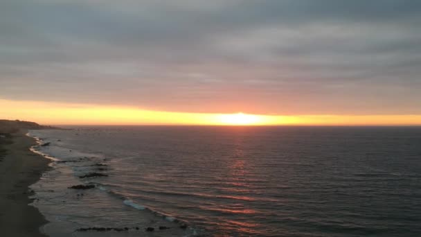 Hermosa Puesta Sol Junto Mar — Vídeo de stock