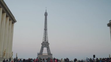 Paris, Fransa - 04.11.2019 : Paris'teki Eyfel Kulesi, Fransa