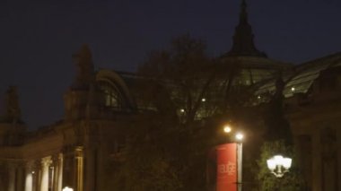 Paris, Fransa - 04.11.2019 : Grand Palais des Champs-Elysees Paris Fransa'da gece
