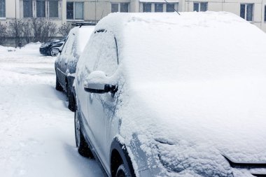 Kentte kar yağışı, otomobillerkar yağışına boğuldu
