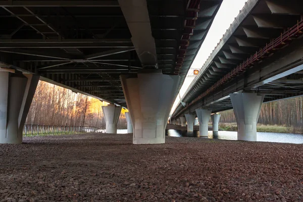 西部高速直径の高架橋のサポート - 自動車高速道路 — ストック写真