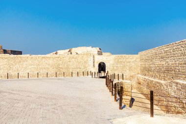 Manama, Bahreyn'deki Bahreyn'in harabesi. Qalat al-Bahreyn Site Müzesi, Unesco mirası, kale duvarı