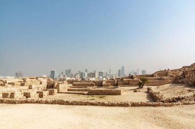 Manama, Bahreyn'deki Bahreyn'in harabesi. Qalat al-Bahreyn Site Müzesi, Unesco mirası, panoramik manzara